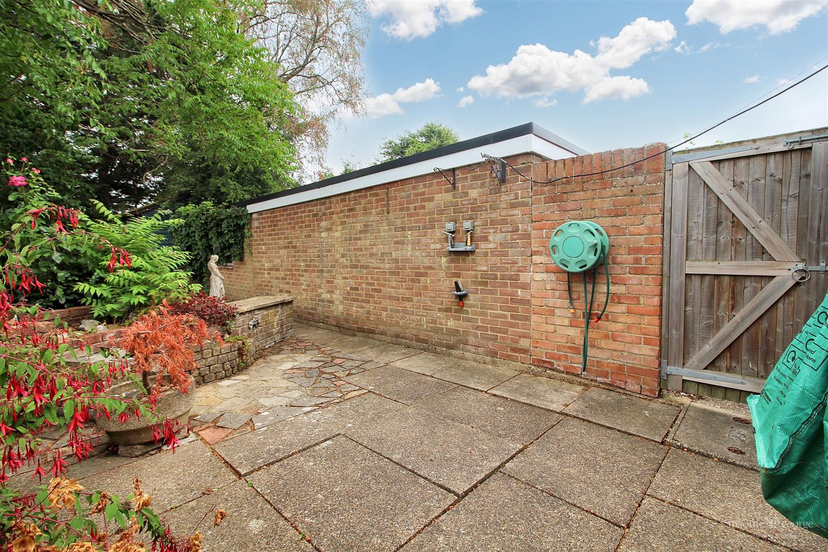 Fitzroy Crescent, Woodley, Reading